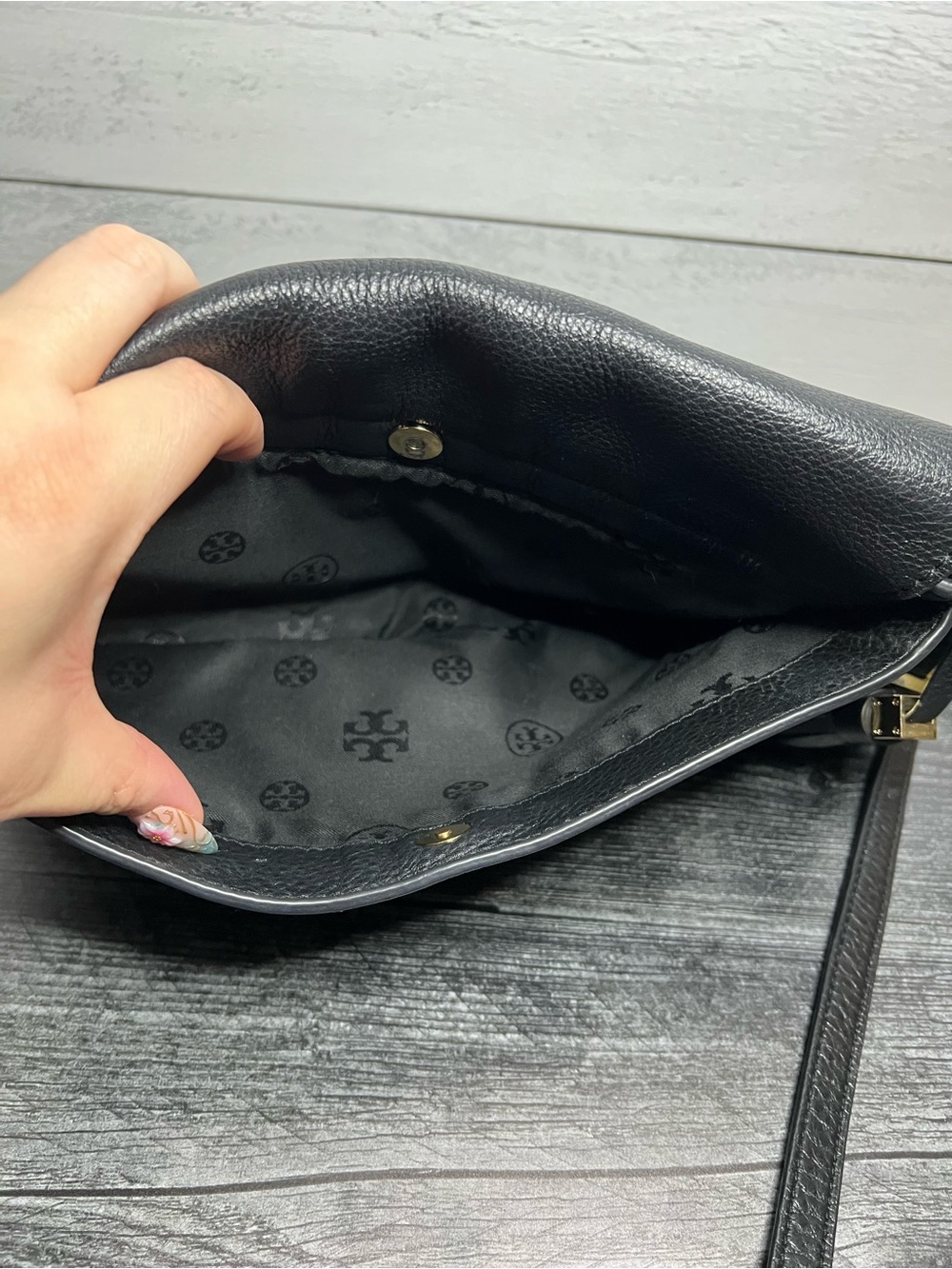 Tory Burch Black Pebbled Leather Logo Crossbody - Picture 3 of 9